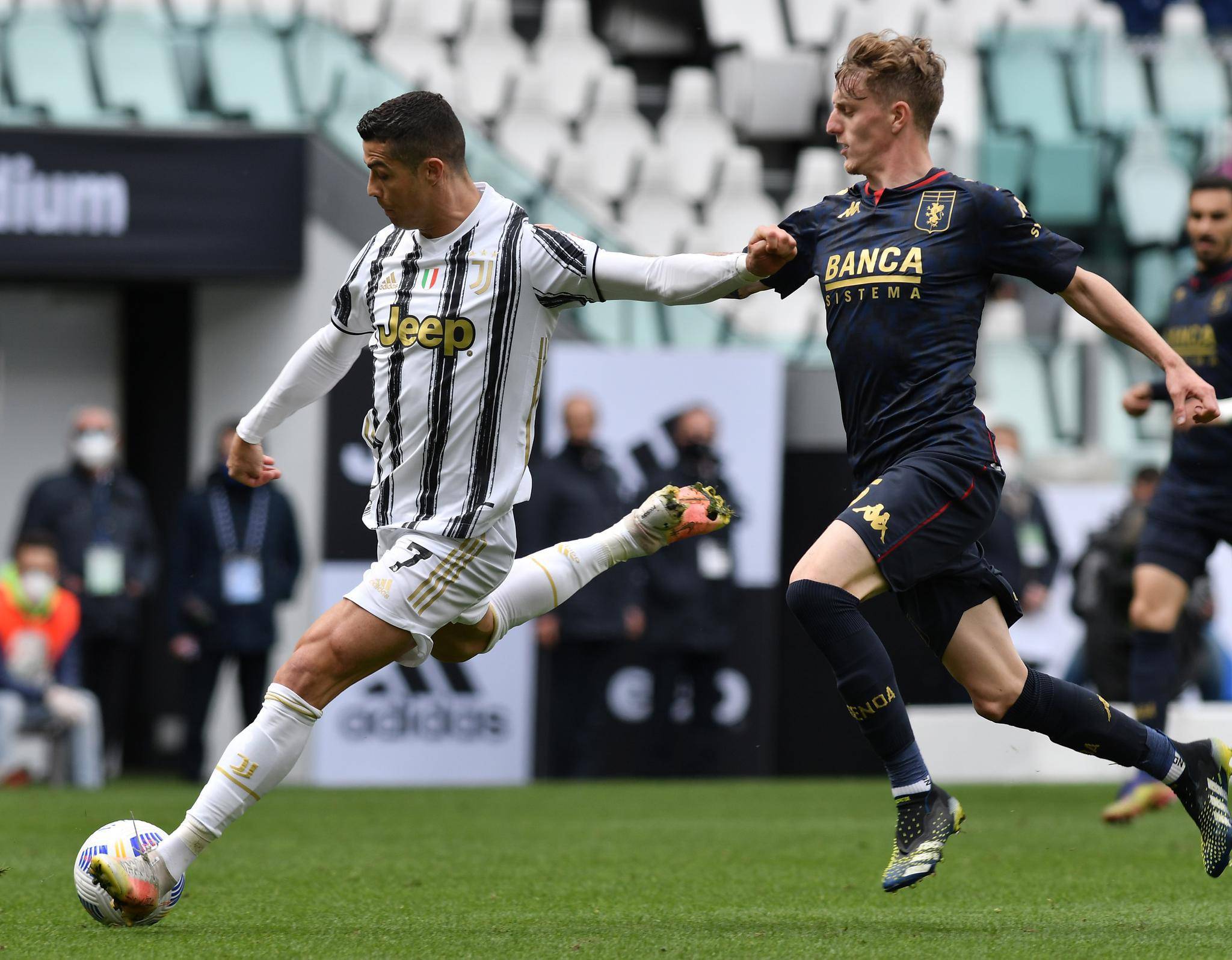 关于意甲精彩瞬间频现,精妙进球与关键扑救燃爆全场的信息 关于意甲精彩瞬间频现,精妙进球与关键扑救燃爆全场的信息