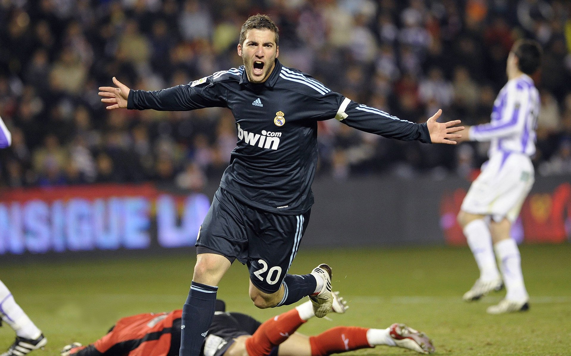 开云官方-罗马中场球员状态火热，罗马队中场